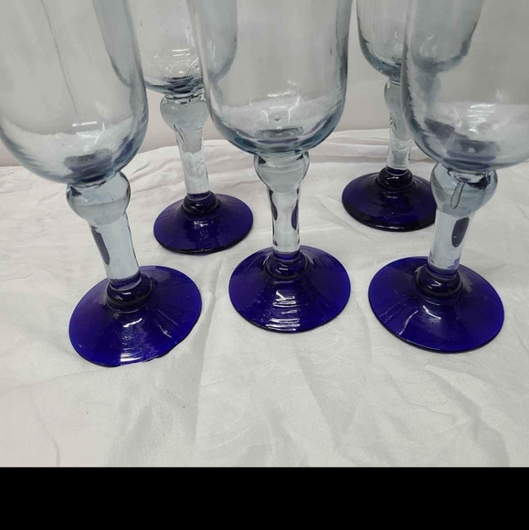 5 Vintage Large Hand Made Blown Mexican Wine Cocktail Glasses Blue Rim & Base. - Picture 13 of 16